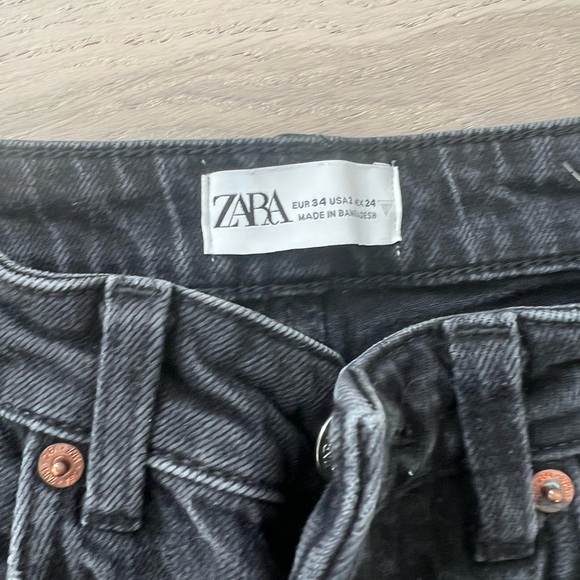 Black distressed coloring Zara straight leg jeans - Picture 3 of 4